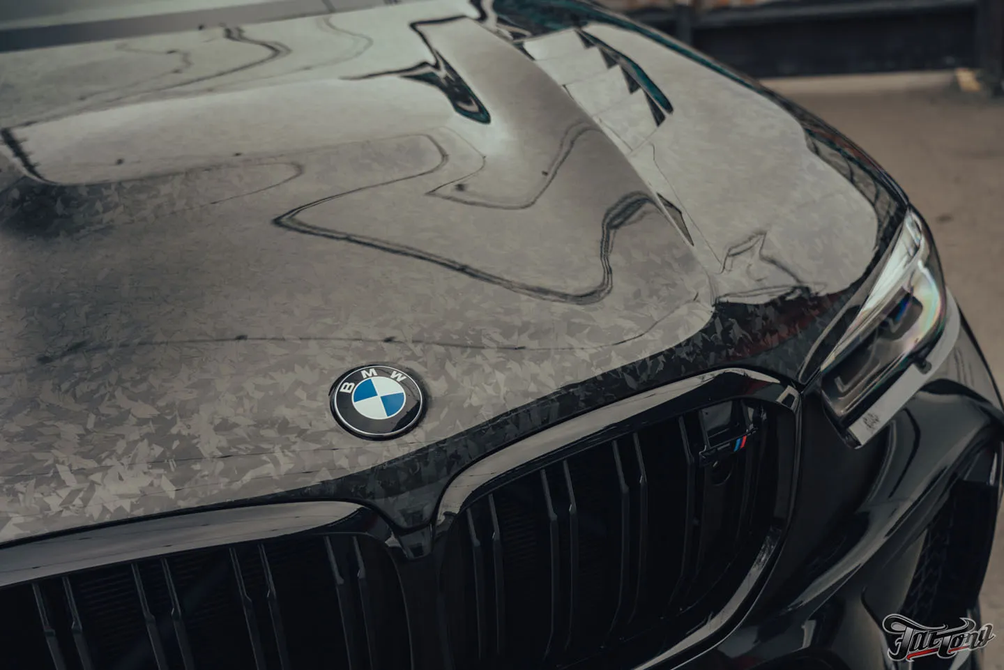 Установка сабвуферного звена и доработка акустической системы на BMW X5 M Competition
